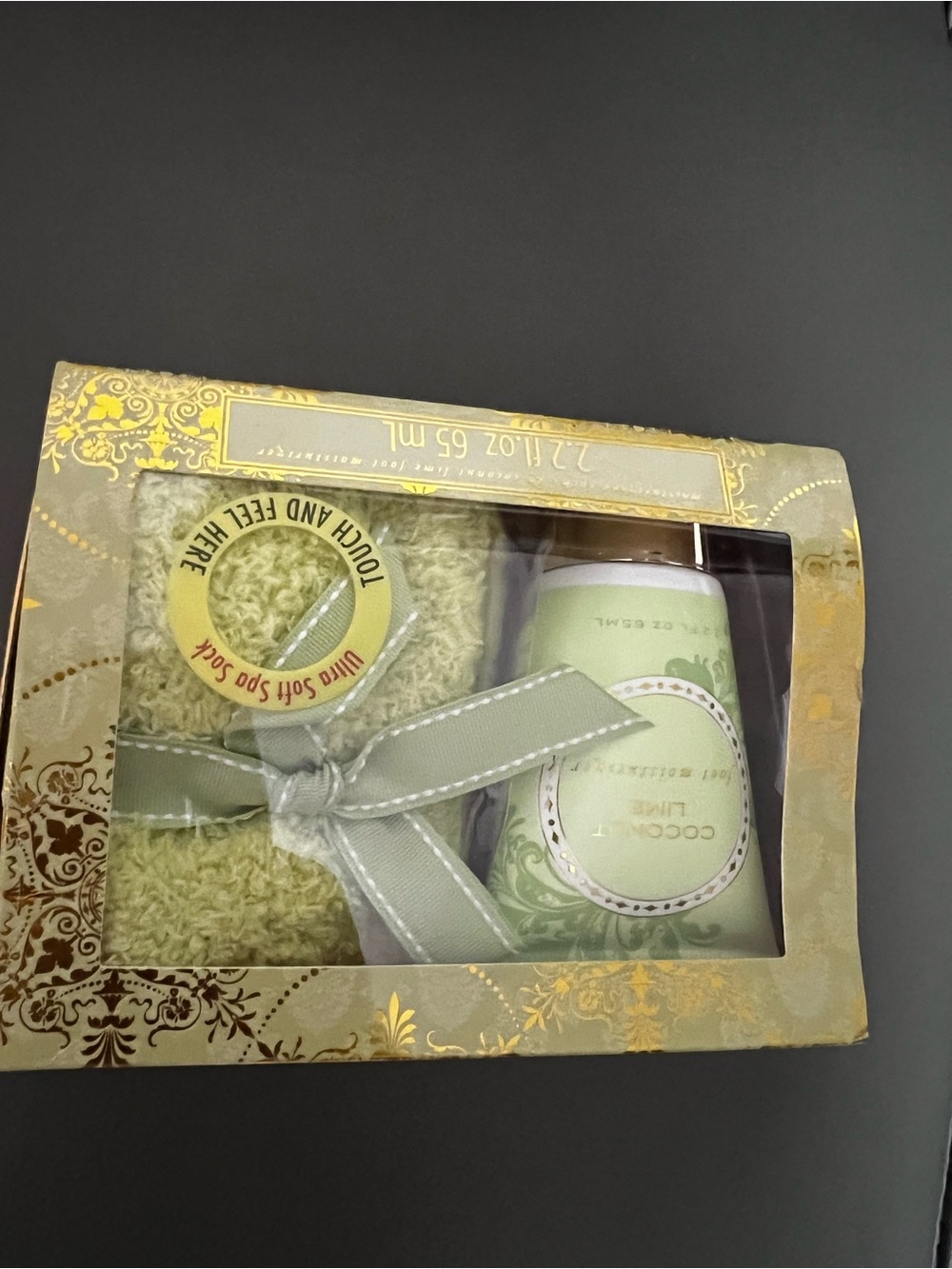 Coconut Lime Moisturizing Body Oil & Spa Set - Light Green
